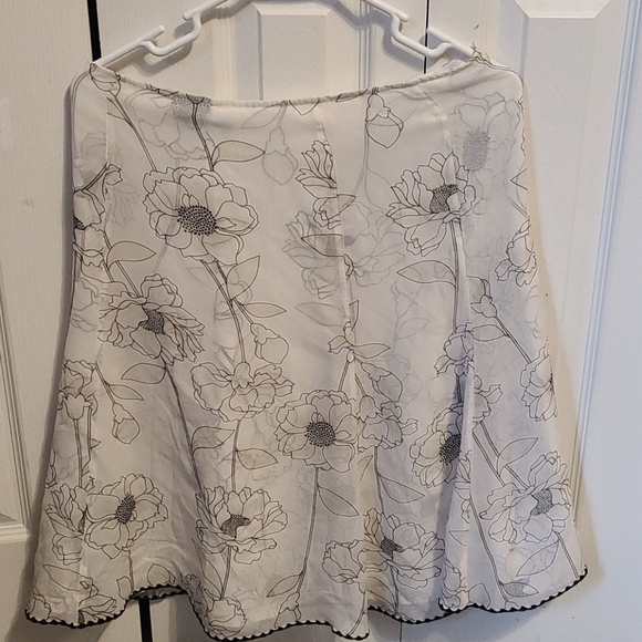 E17: White House/Blk Market size 4 womens skirt - Picture 3 of 3